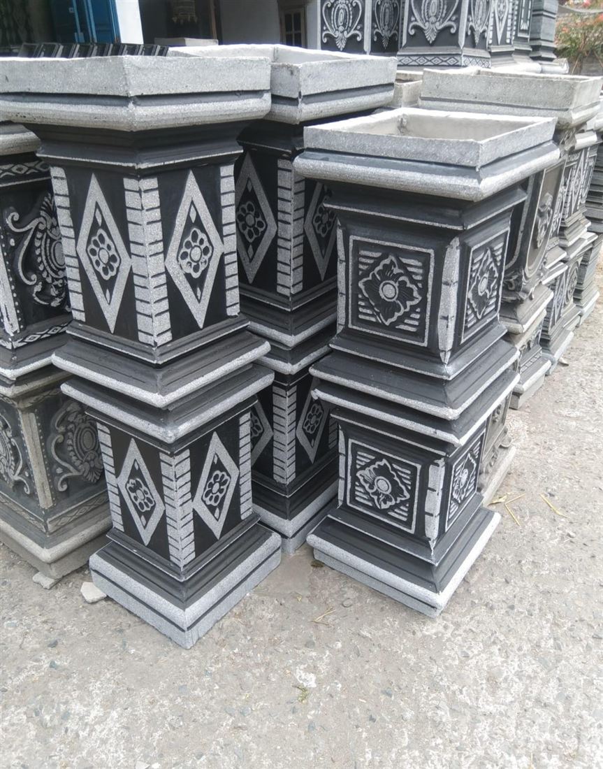 Pilar pagar beton motif